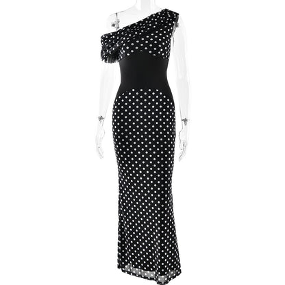 Schulterfreies Polka Dot Kleid mit schrägem Ausschnitt