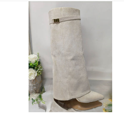 Eleganter Overknee Stiefel mit Logo Detail für Damen