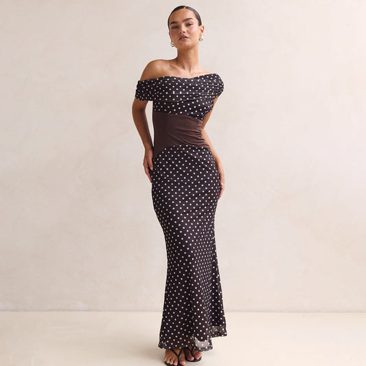Schulterfreies Polka Dot Kleid mit schrägem Ausschnitt
