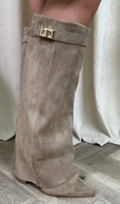 Eleganter Overknee Stiefel mit Logo Detail für Damen