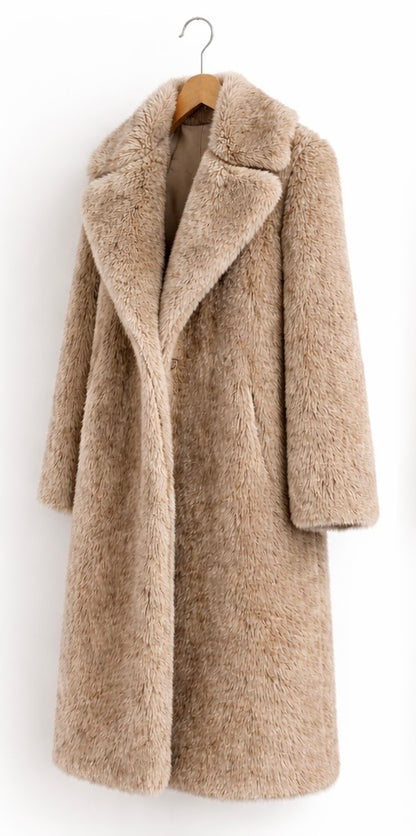 Hochwertiger Kunstpelzmantel für Damen im eleganten Stil