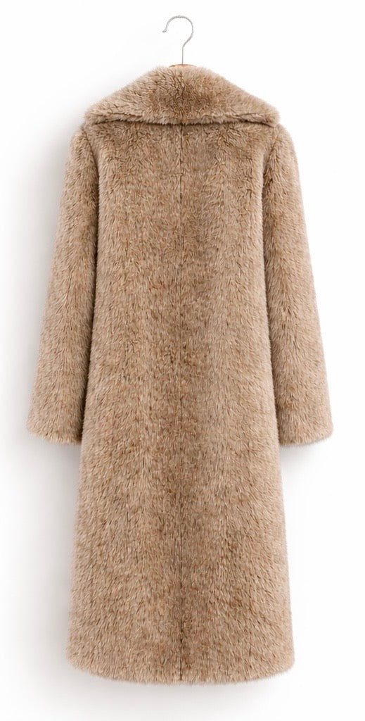 Hochwertiger Kunstpelzmantel für Damen im eleganten Stil