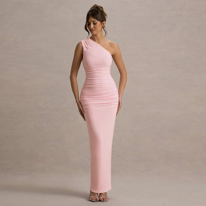 Gerafftes schulterfreies Kleid, elegante ruched details, asymmetrisches Design, femininer Look.