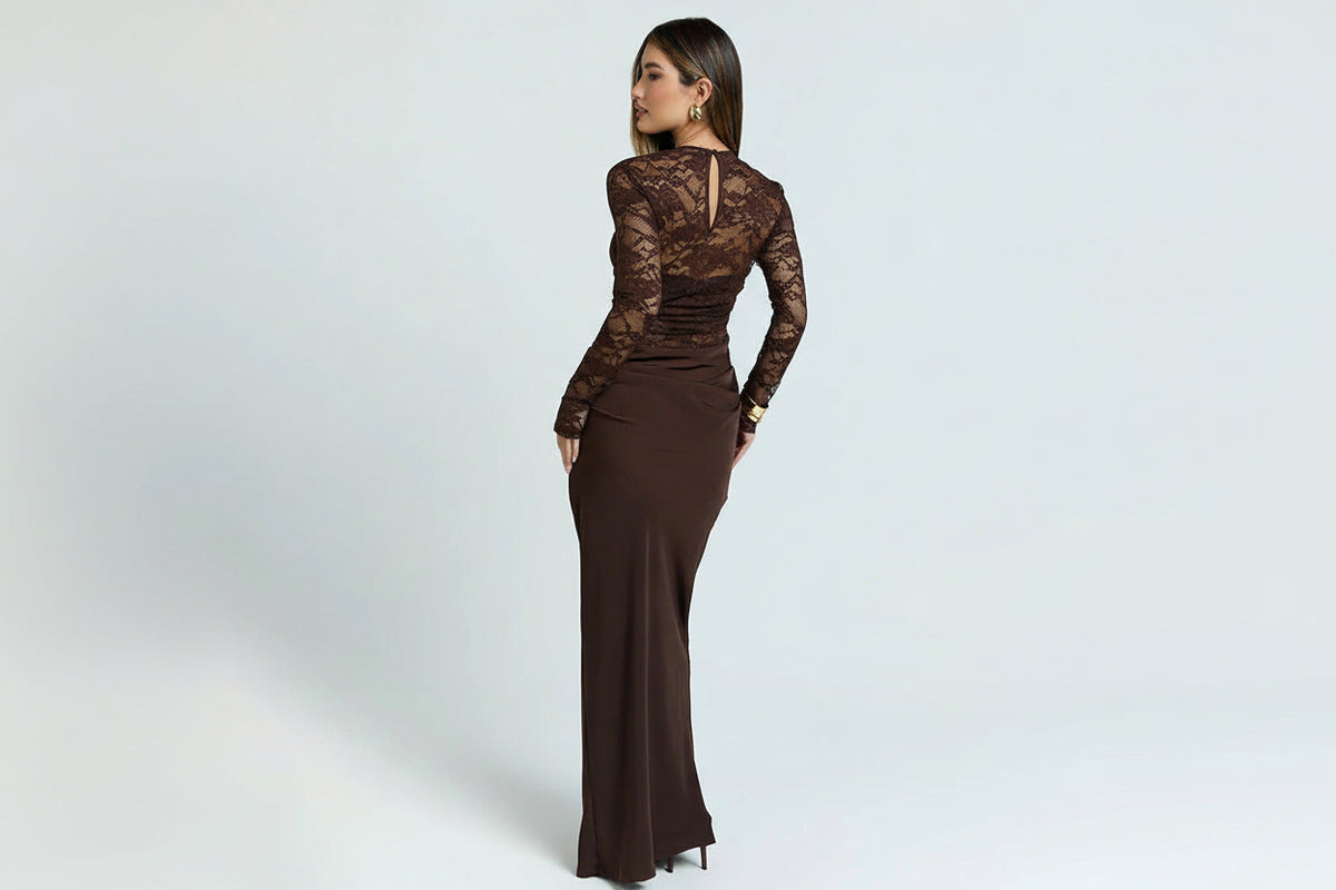 Elegantes Blush Spitzenkleid mit modernem Style für Damen