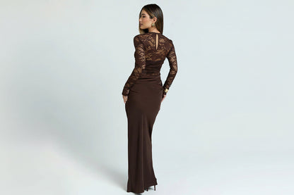 Elegantes Blush Spitzenkleid mit modernem Style für Damen