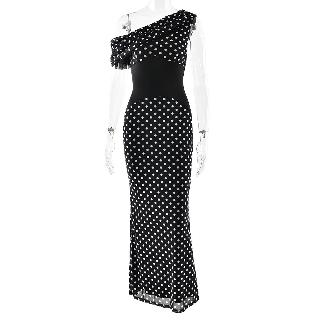 Schulterfreies Polka Dot Kleid mit schrägem Ausschnitt